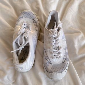 barely used white ninfinity cheer shoes size 7.5